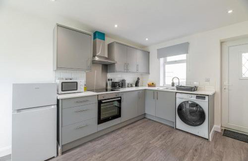 4BR New Build - Near Ferry Port - Great for Groups - Foto 11