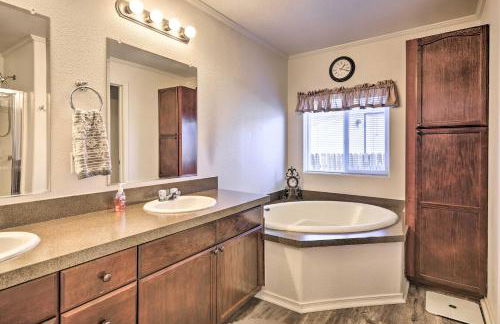 Peaceful Portales Escape with Patio and Grill! - Foto 14