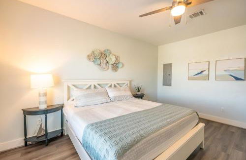 Noisywaves - Beachfront Paradise with Hot Tub, Yard, and Game Room - Foto 33