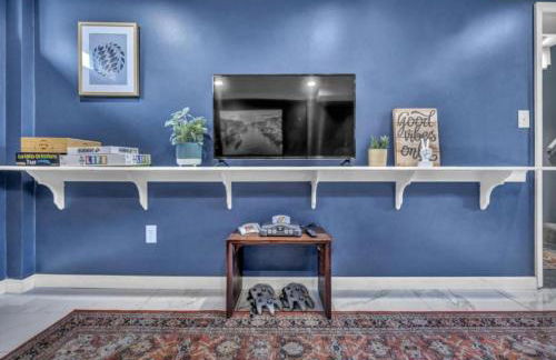 Swim and Relax In our Pool and Hot Tub and Recently Renovated - Foto 59