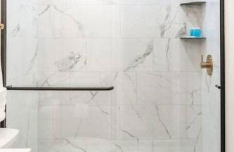 Beautifully Renovated Home Corner of ND and Angela - Foto 14