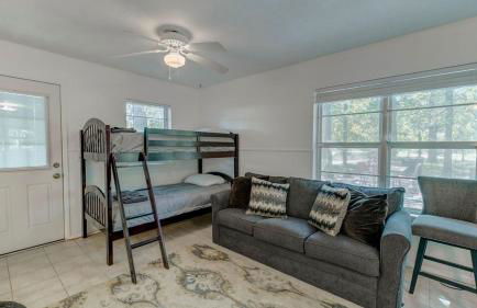 Owl Hoot Lake Retreat- Dock, beach & wooded haven! - Foto 41