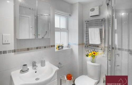 Wokingham - 2 Bedroom Maisonette - With Parking - Foto 12