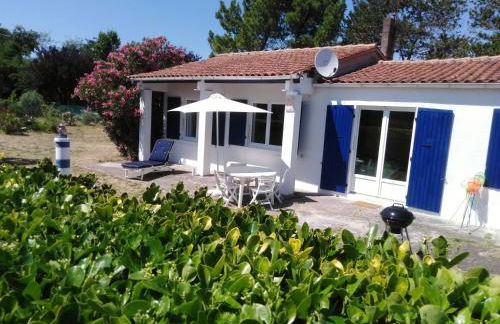Maison oléronaise avec la plage à pied et la piste cyclable au bout du jardin - Foto 1