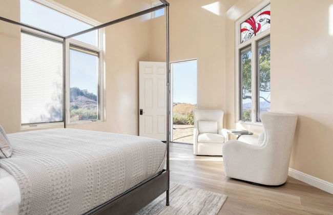 Modern Temecula Mansion w Pool, Hot Tub, Guest House & Valley Views Camila by Avantstay - Photo 33