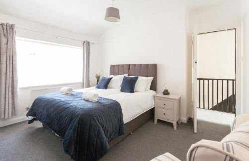 Warrington House, driveway parking & WiFi! - Foto 1