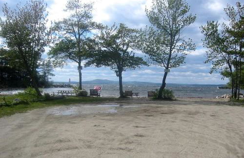 A-Frame Cabin Rental Set Alongside Sebago Lake on Frye Island, Maine - Foto 23