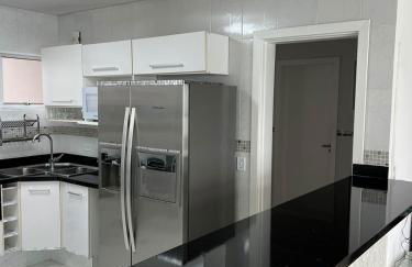 Cobertura 5 suites frente mar Guarujá Pitangueiras - Foto 13