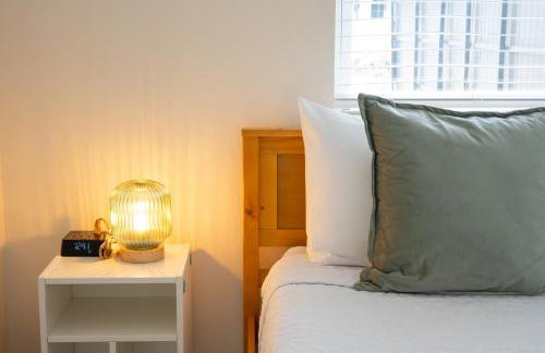 Central Getaway in Little Havana Near Airport, Wynwood, Calle 8 Brickell, Coral Gables and more , Fenced parking - Foto 1