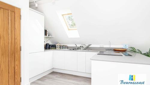 THE HIDE OUT by BOURNECOAST - A Stylishly Furnished Apartment with Parking - FM8444 - Foto 3