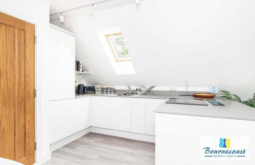 THE HIDE OUT by BOURNECOAST - A Stylishly Furnished Apartment with Parking - FM8444 - Foto 3