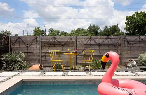 Stylish Home with Pool & Hot Tub near Downtown - Foto 7