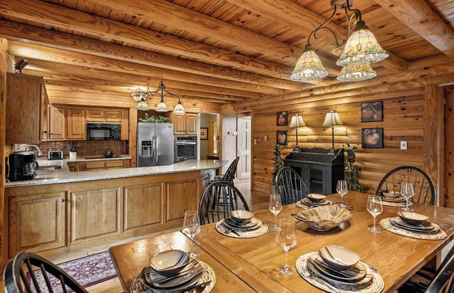 Lakeside Lodge by Avantstay Hot Tub + Dock - Foto 16