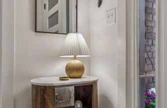 Modern Multi-Level Retreat with Rooftop Hot Tub - Foto 38