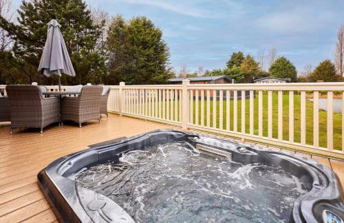 Bramble Lodge with Hot Tub - Foto 1