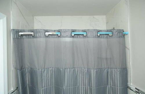 Grace Filled Apartment in Newark - Photo 6