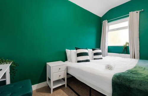 Exotic 4BD, Etihad, Coop Arena - TV in all Rooms and Outdoor Dining - Foto 4