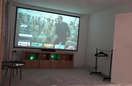 Spacious 5 Bed Home with a Cinema Room, Open Plan Living - Foto 7