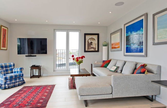 Fabulous 2-bed Penthouse, Wimbledon - Foto 1