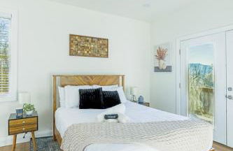 Ridgetop Hideaway 12-Guest Oasis with Hot Tub & Epic Views Near Winery Tours & Trails - Pets are allowed by request - Foto 20