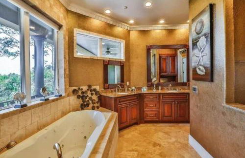 5 BR Villa Private Pool Jacuzzi Golf Cart 3 min to Beach - Foto 4