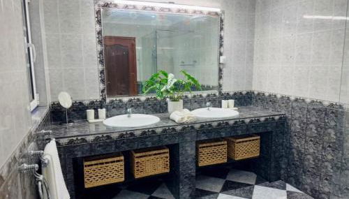 Island View Retreat - Photo 5, towels, Shower