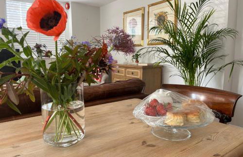 Stylish 1-bed Cottage Escape in Piddlehinton - Photo 8