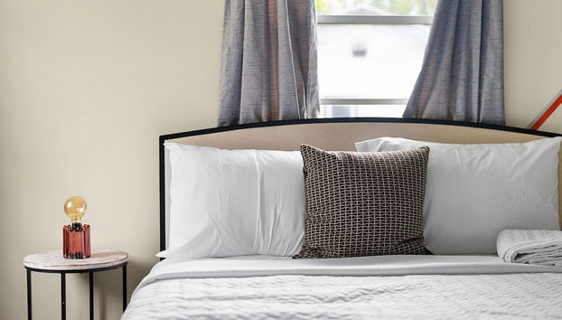 Comfortable 6BR 3BA Home w Large Yard - Foto 2, Habitación