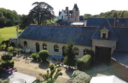 GITE LONGERE DE 15 PERSONNES AU CHATEAU DE JALLANGES VOUVRAY - Foto 1