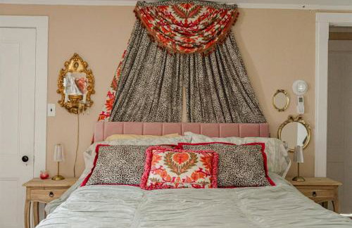 Historic Home near Stony Brook Village & Beach - Foto 4