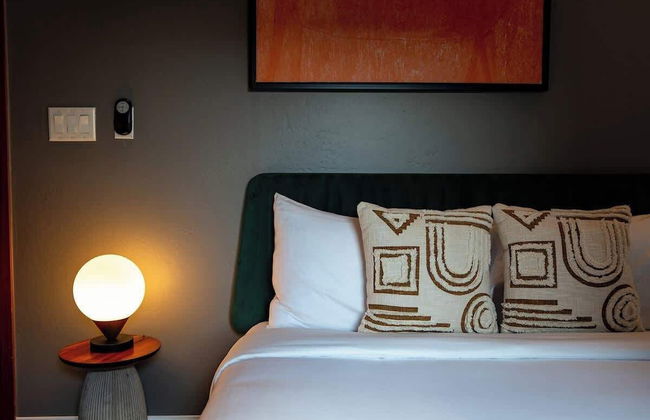 Luxurious Lake Park House: Sleeps 25, Pool, Hot-tub, Firepit and Game Room! - Photo 2