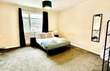 Comfy Entire Apartment with Free Parking in Bury Town - Photo 6