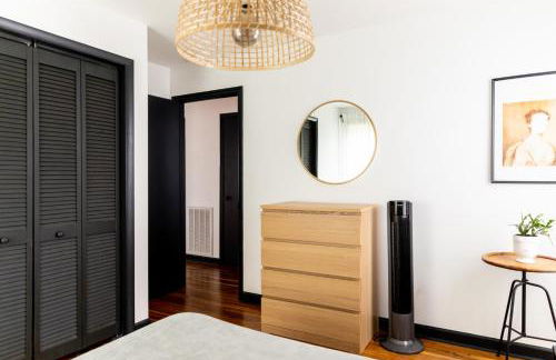 Mid-Century Modern Home Near Downtown with Free Parking - Foto 19