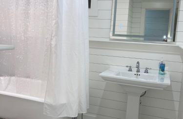 Tucked Away Newly Renovated 4 Bedroom 2 Bath Sleeps 12 - Foto 17