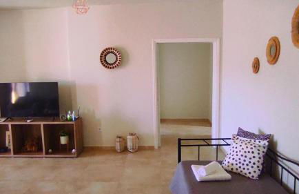 Comfortable Apartment Close to the Airport - Photo 6