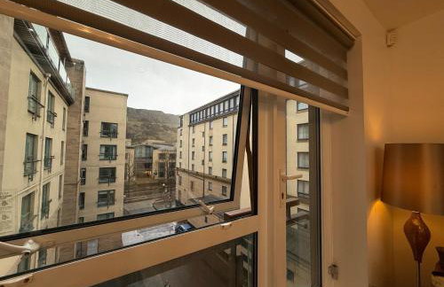 Holyrood Apartment with parking & lift access - Photo 28
