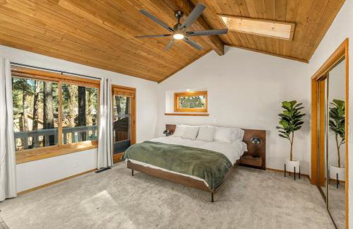 Pinewood Lodge - Backs to Forest - Near Downtown! - Foto 7