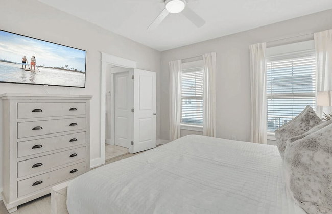 Nacho Beach House by Avantstay Inlet Beach Sleeps 10 + Pool - Photo 66