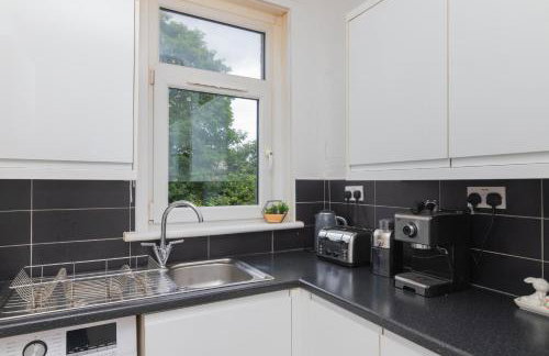 Modern And Vibrantly Designed Apartment - Foto 17