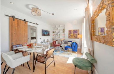 INTERIOR-DESIGN Apartment with HUGE Terrace - Photo 11