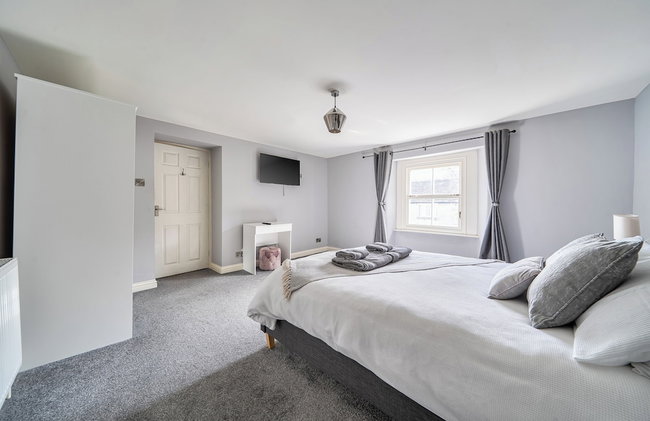 Cosy Apartment Above Village Pub - Photo 10