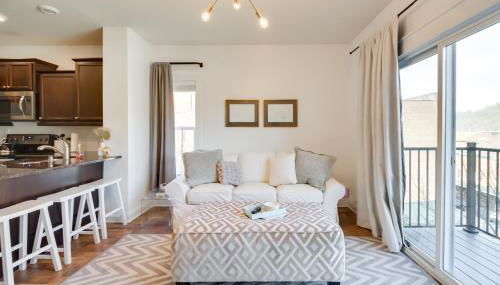 Walkable Lynchburg Condo with Private Balcony - Foto 5