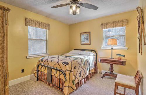 Creekside Retreat with Deck, 18 Miles to Wolf Ridge - Foto 17