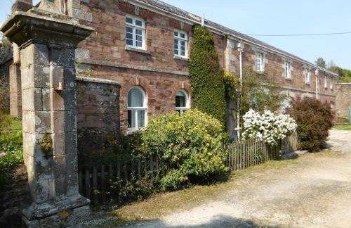 Gamekeeper's Cottage within historic Tregrehan Garden - Foto 7