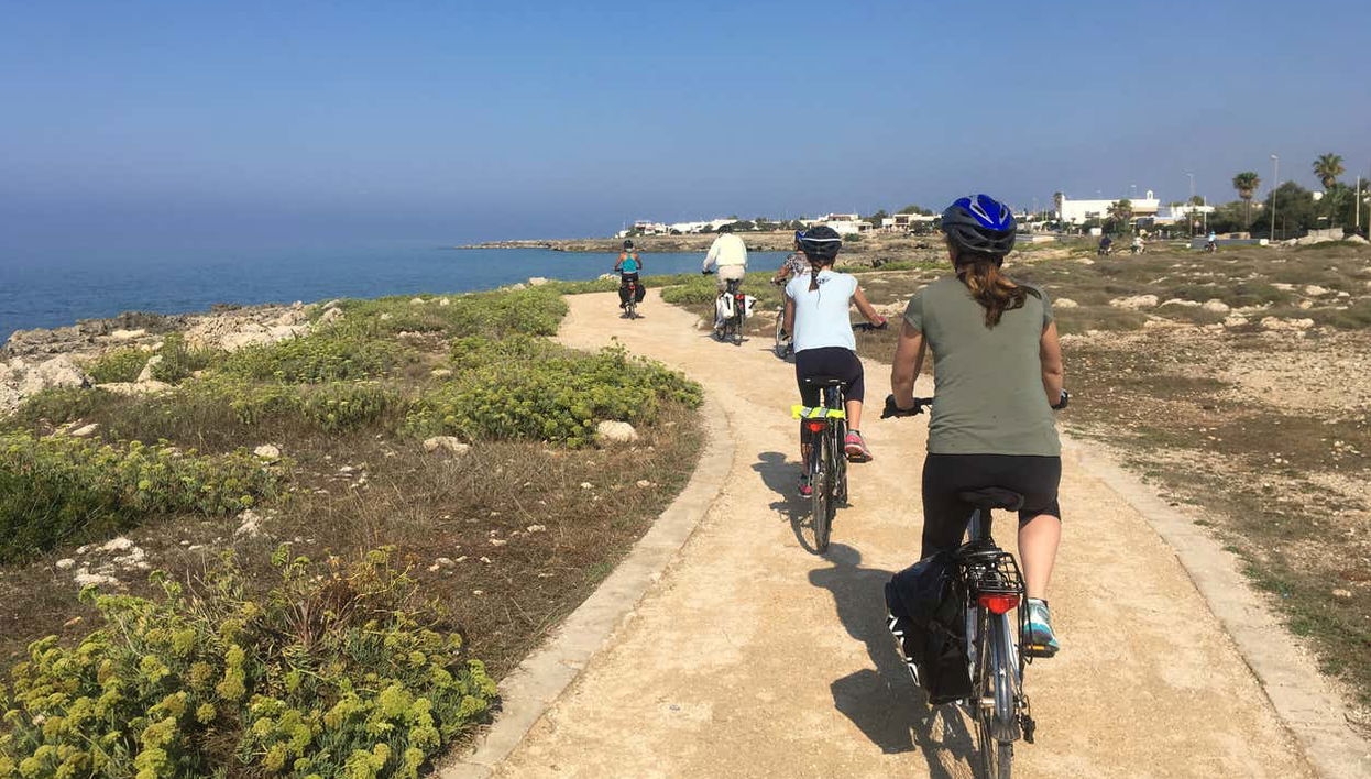 Pedalando alla scoperta dei paesaggi della zona