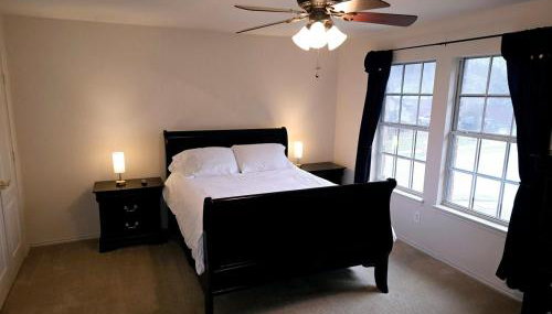 Dallas Lakeside Bliss Stay - Private Pool, Air hockey and High speed internet - Foto 5