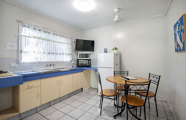 Bush Village Holiday Cabins - Photo 38