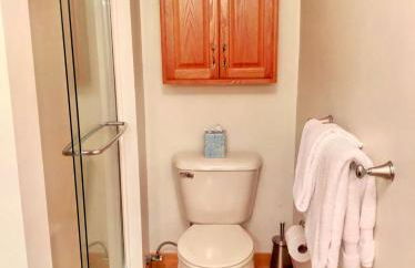 O8 Renovated Forest Cottage Townhome with great Mt Washington views fast wifi Walk to skiing - Foto 69