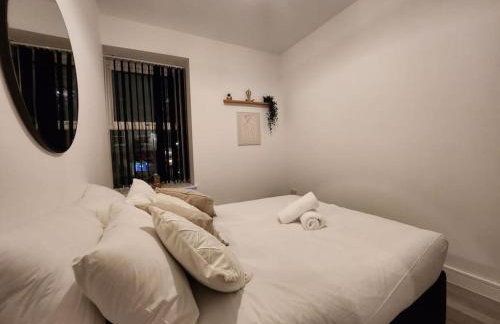 SuperValue Suite 6 - Fast WiFi, Hotel Linen, Keyless Entry, City only 10 Mins - BY PROPERTY PROMISE - Foto 11