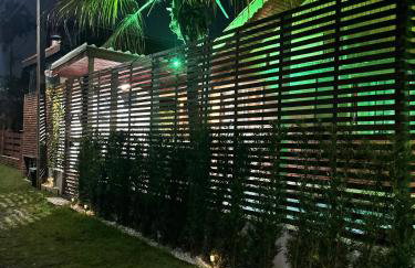 Chalé com PISCINA Privativa, com 2 QUARTOS, ESTACIONAMENTO em Condomínio com PORTARIA 24h, Sauna, Quadras, 3 PISCINAS no condomínio, Pesca e Parquinho Infantil - SmarTV na sala de estar, TV na área CHURRASQUEIRA, Wi-Fi e Cozinha Completa - Foto 11